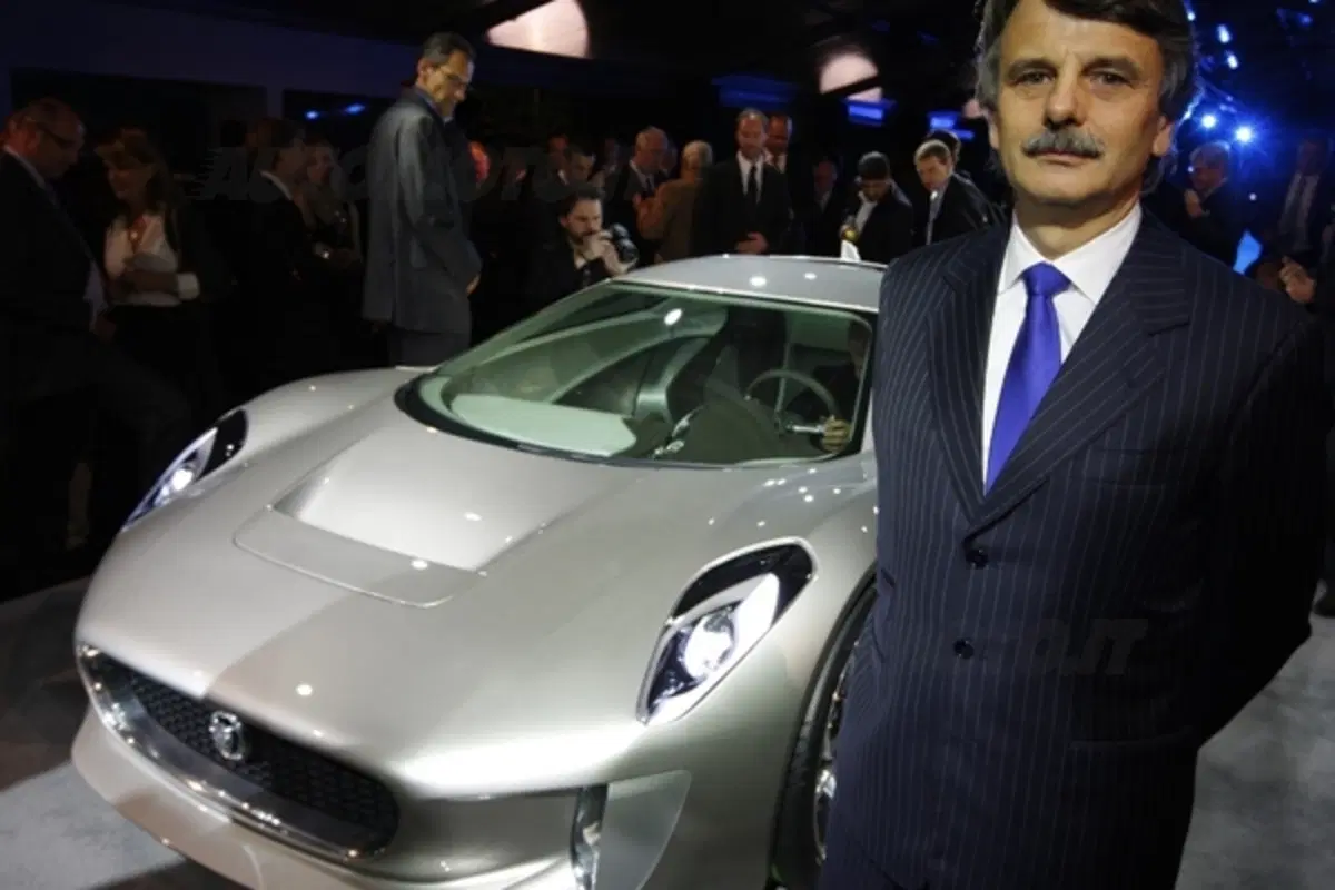 Jaguar C-X75 Concept (7)