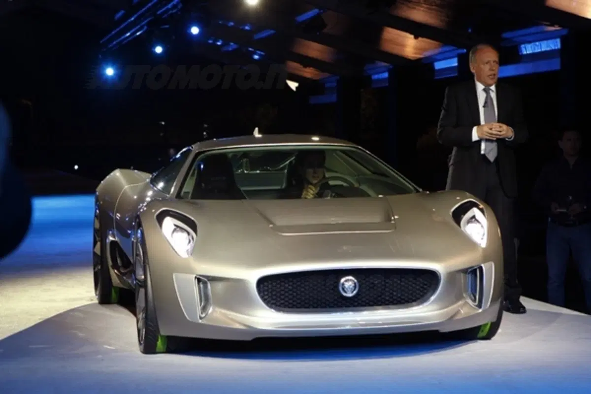 Jaguar C-X75 Concept (9)