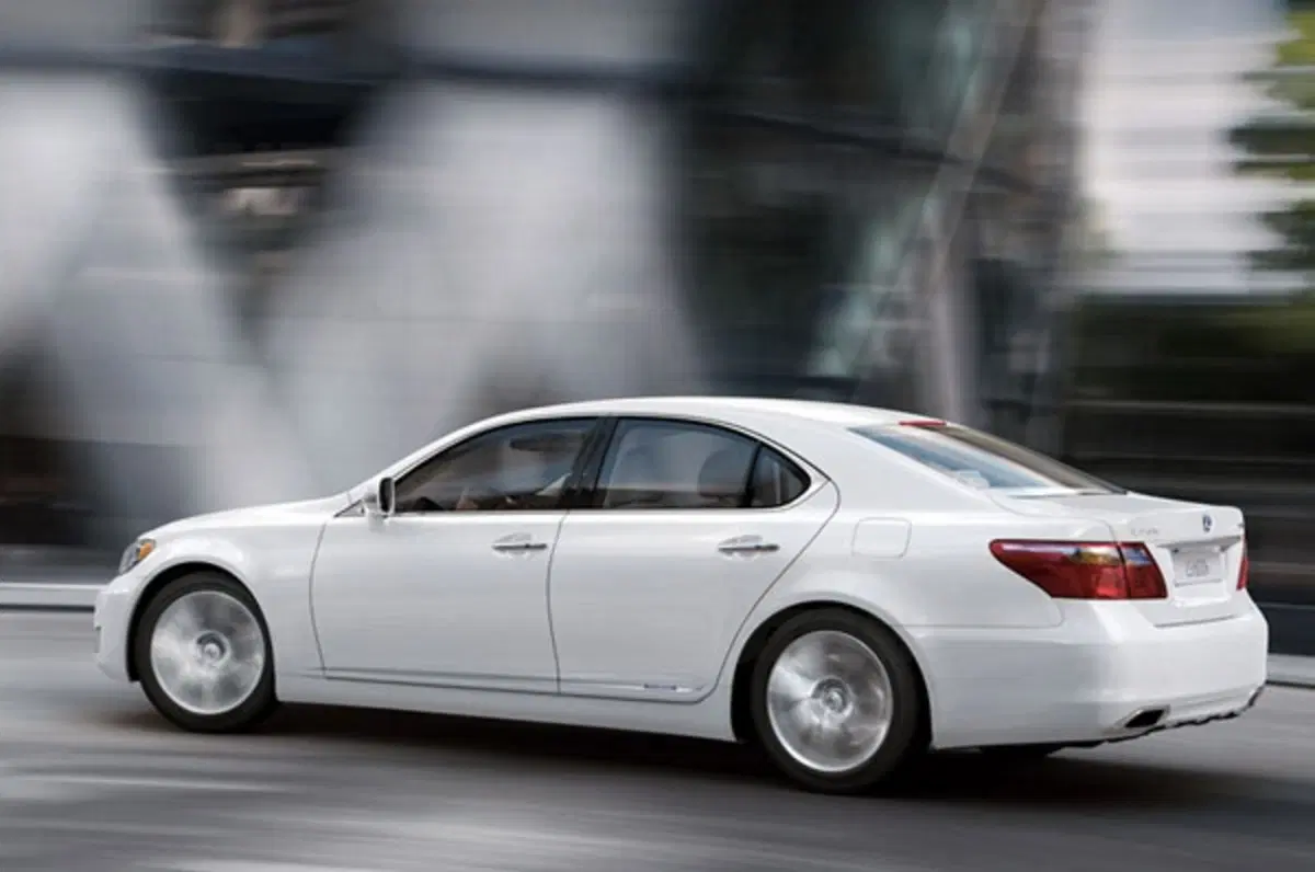 Lexus: 100% ibride entro il 2015 (2)