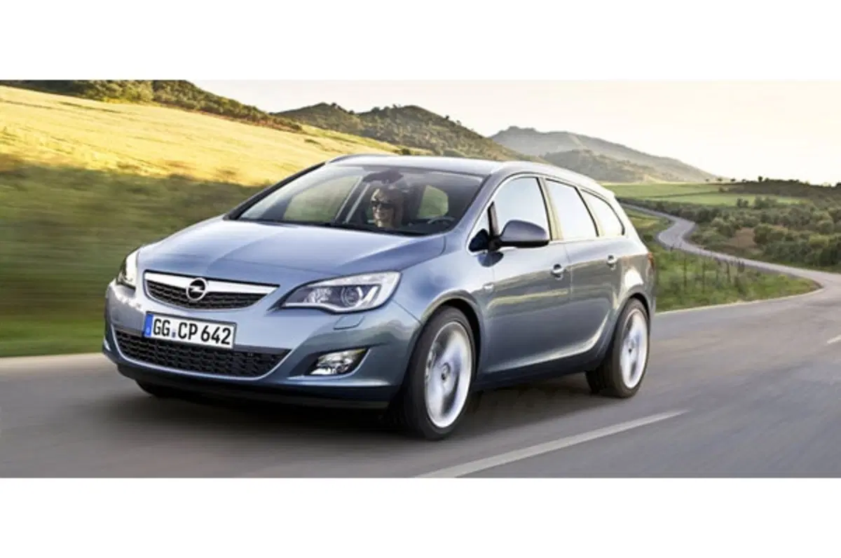 Opel Astra Sports Tourer: da 18.100 euro (8)
