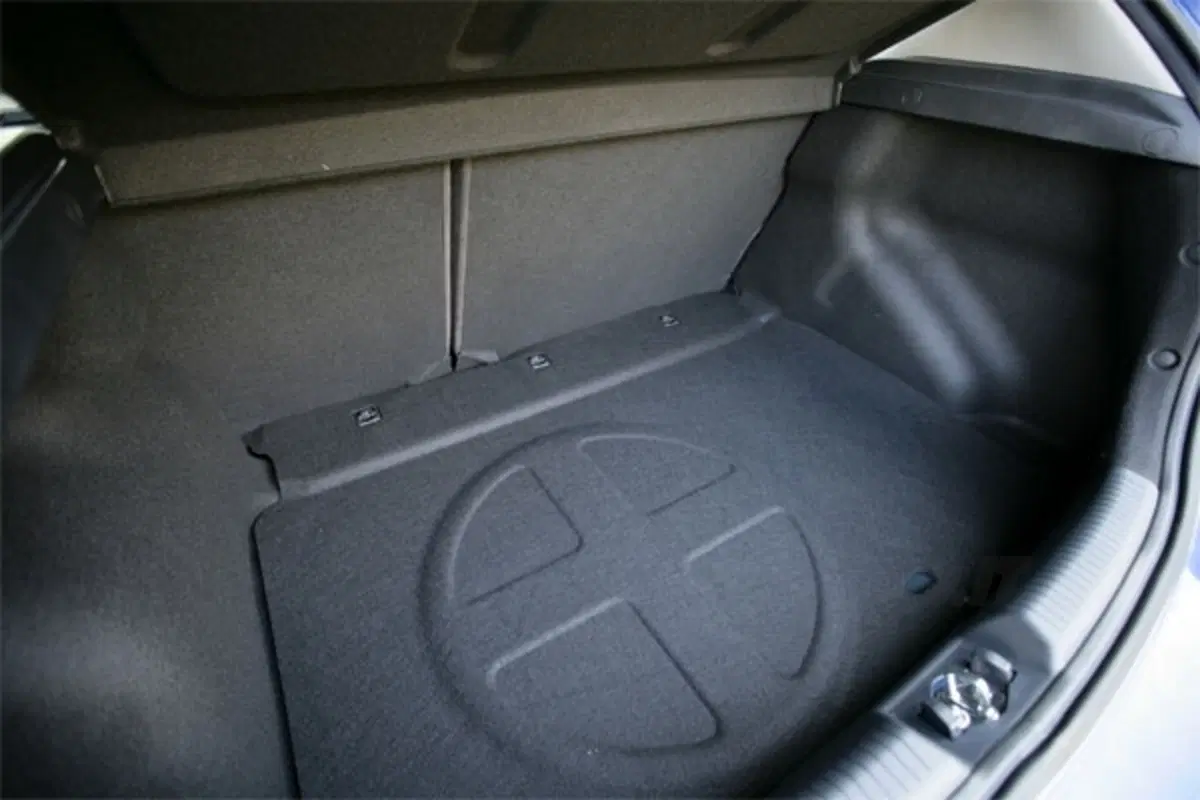 Kia Cerato 5 porte (2)