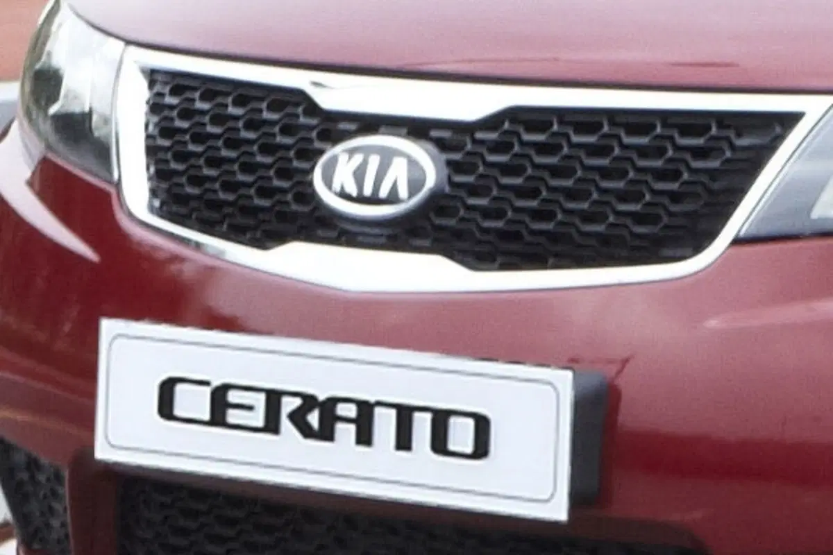 Kia Cerato 5 porte (4)