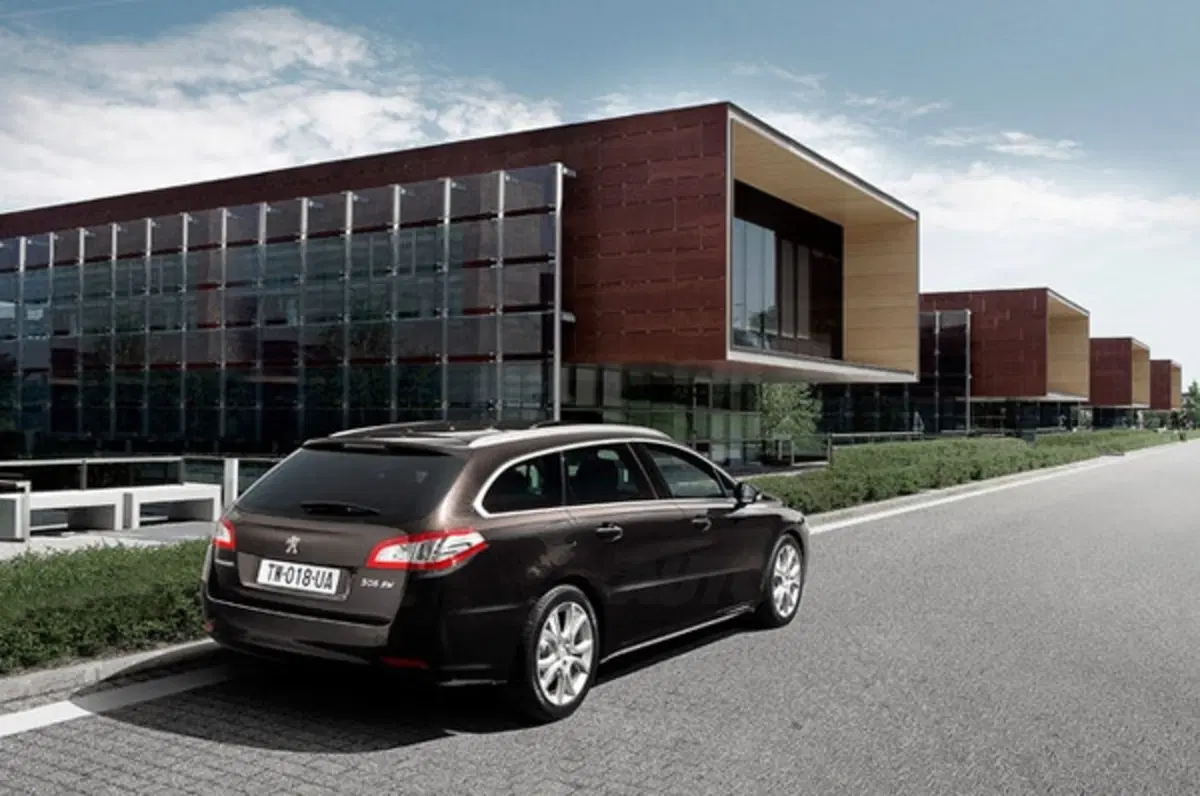Peugeot 508: da marzo 2011 a 23.400 euro (5)