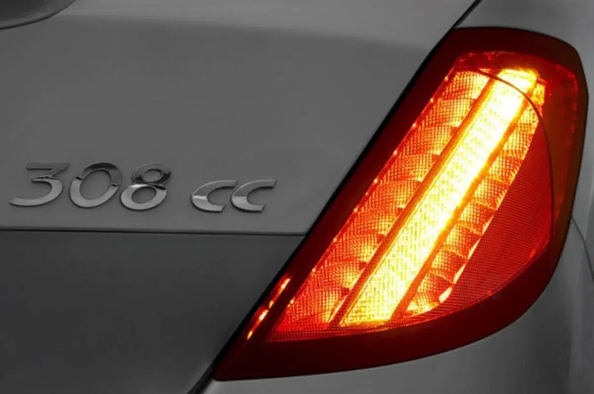 Peugeot 308 CC THP 200 CV (21)