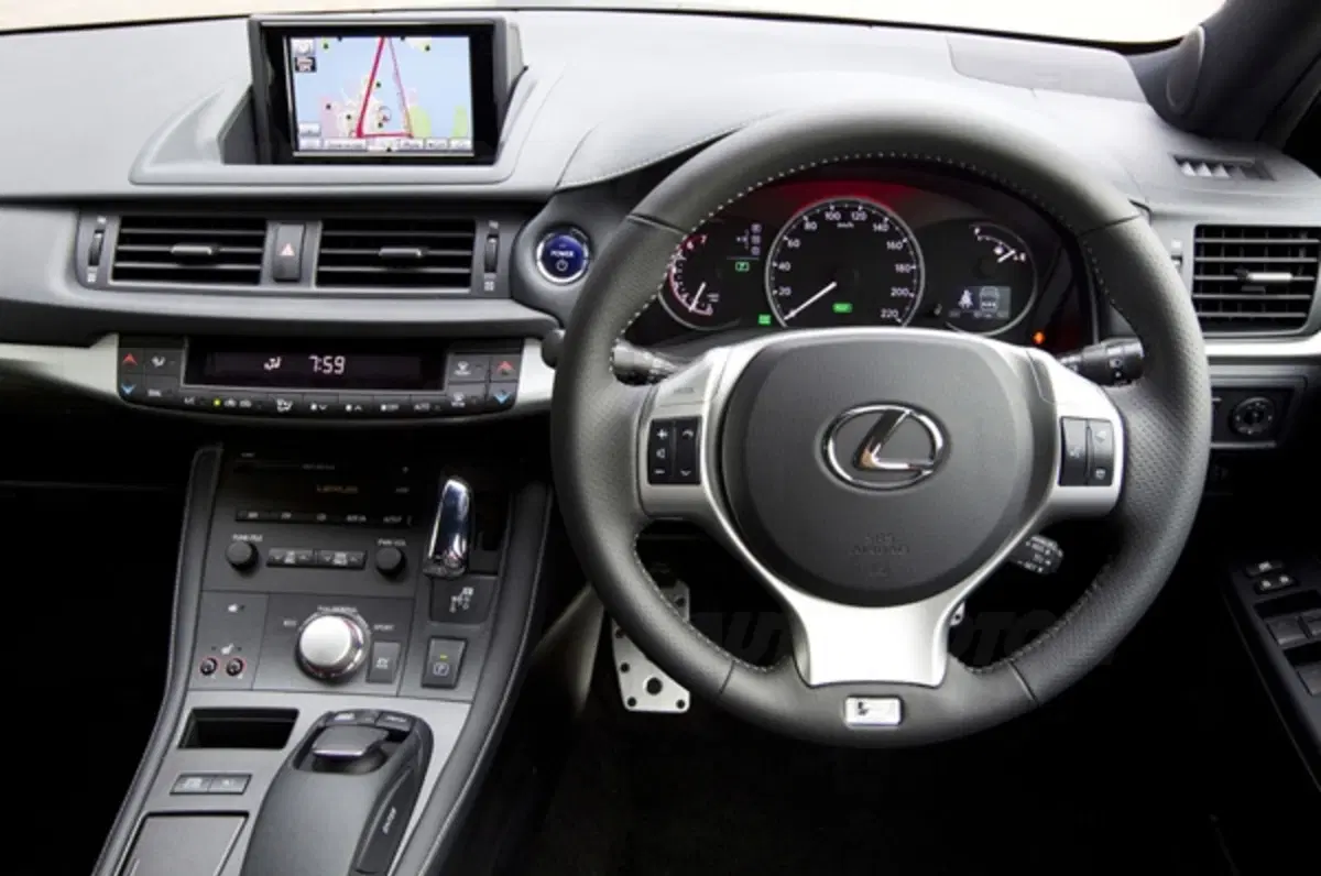 Lexus CT 200h F Sport (9)