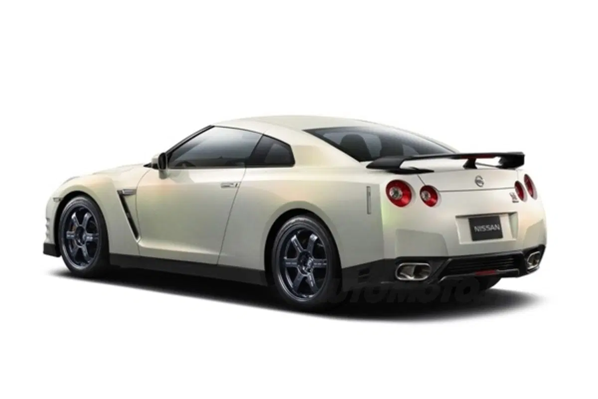 Nissan GT-R facelift: in concessionaria nel 2011