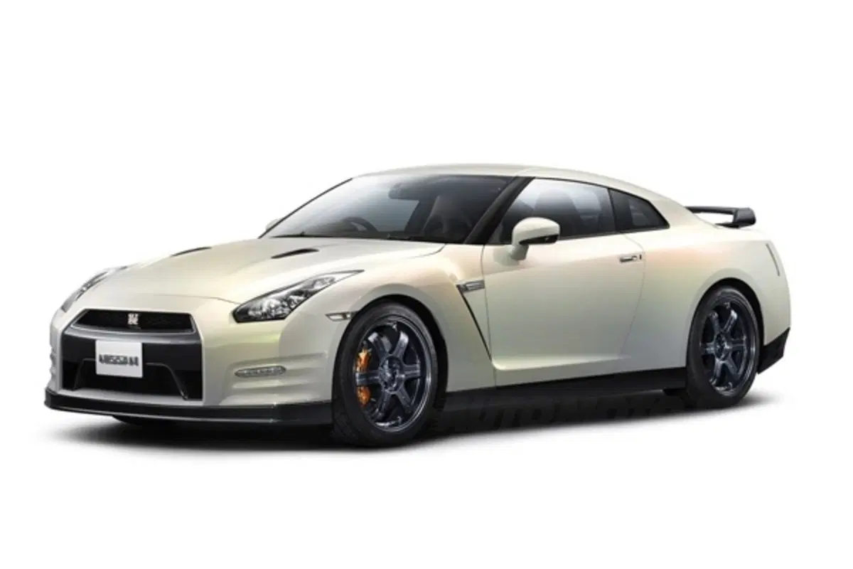 Nissan GT-R facelift: in concessionaria nel 2011 (3)