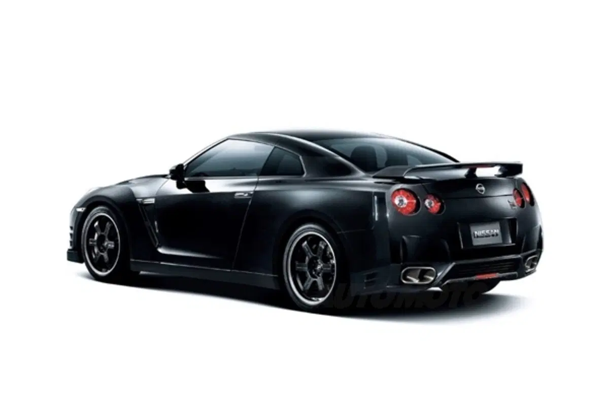 Nissan GT-R facelift: in concessionaria nel 2011 (4)