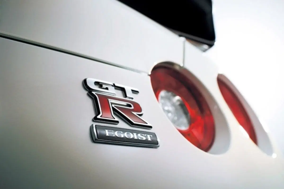 Nissan GT-R facelift: in concessionaria nel 2011 (7)