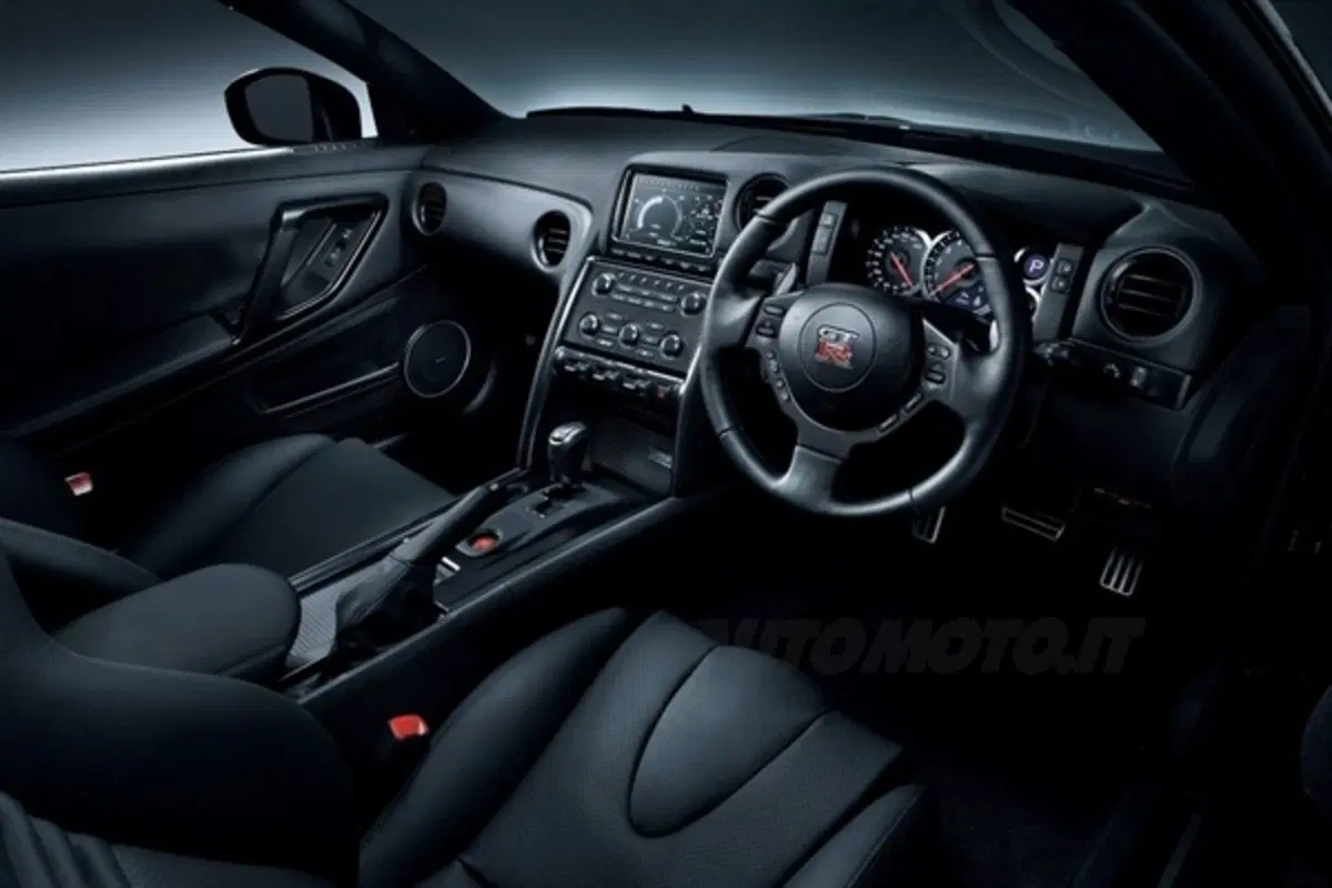 Nissan GT-R facelift: in concessionaria nel 2011 (8)