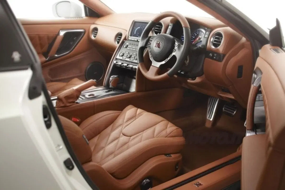 Nissan GT-R facelift: in concessionaria nel 2011 (9)