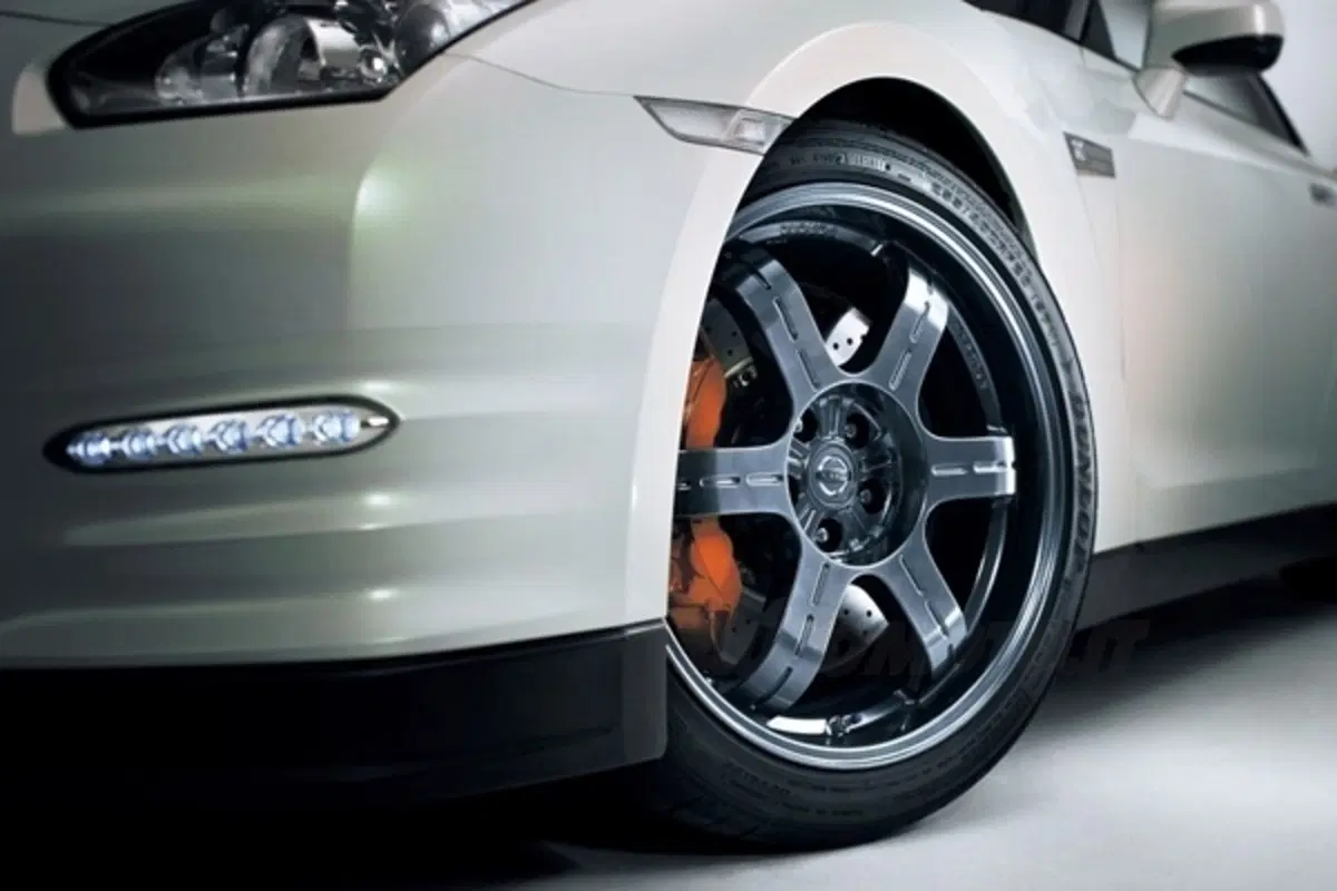 Nissan GT-R facelift: in concessionaria nel 2011 (10)