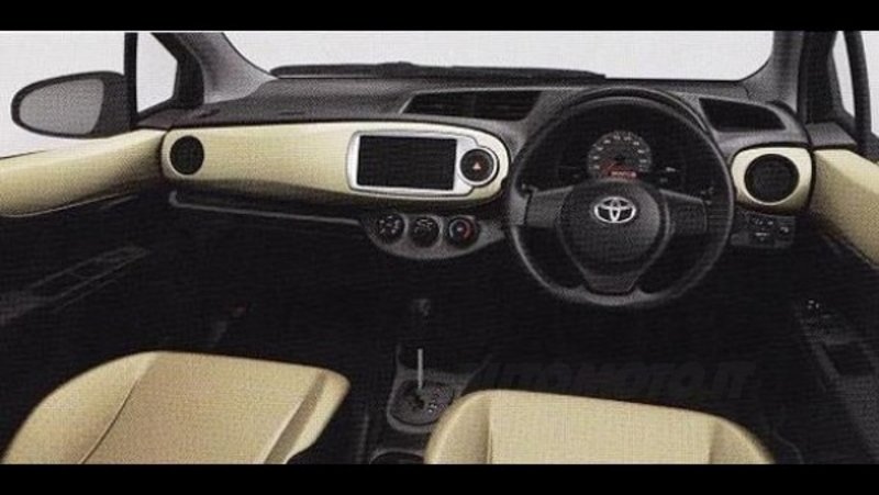 Toyota Yaris 2012: ecco gli interni