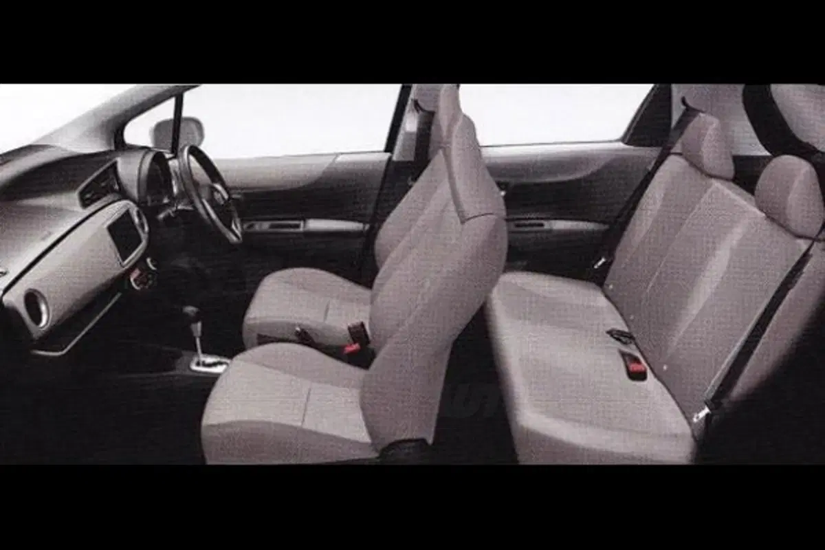 Toyota Yaris 2012: ecco gli interni (4)