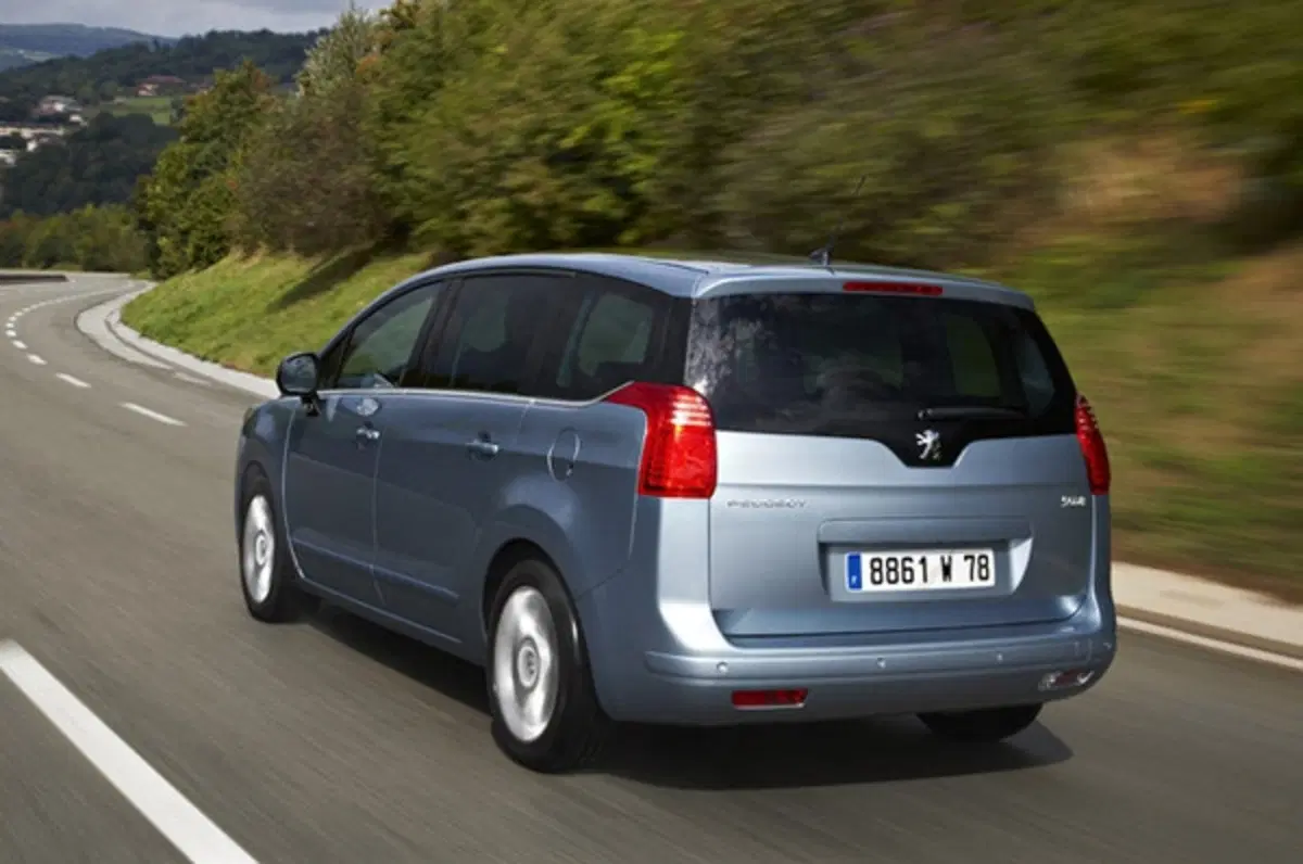 Peugeot 5008 2.0 HDi FAP 163 CV automatica (2)