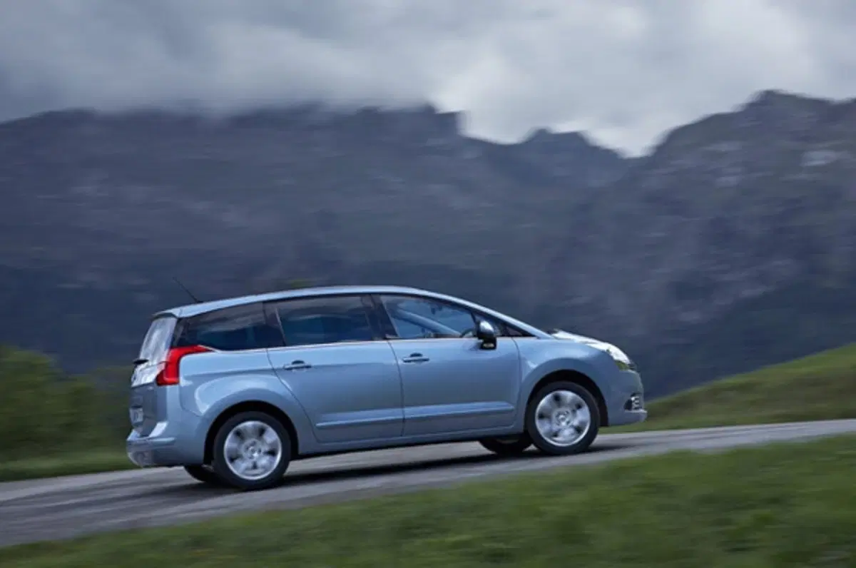 Peugeot 5008 2.0 HDi FAP 163 CV automatica (3)