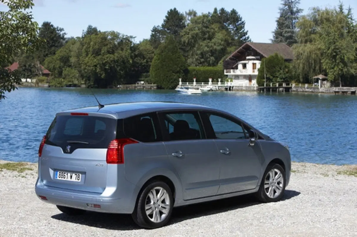 Peugeot 5008 2.0 HDi FAP 163 CV automatica (5)