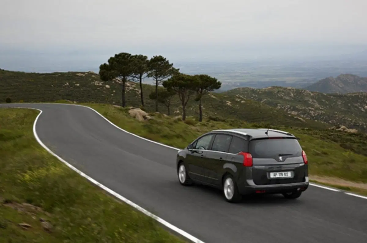 Peugeot 5008 2.0 HDi FAP 163 CV automatica (8)