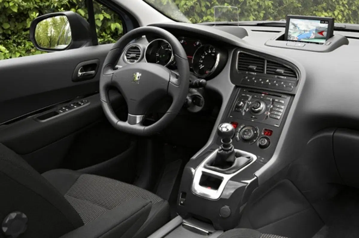 Peugeot 5008 2.0 HDi FAP 163 CV automatica (10)