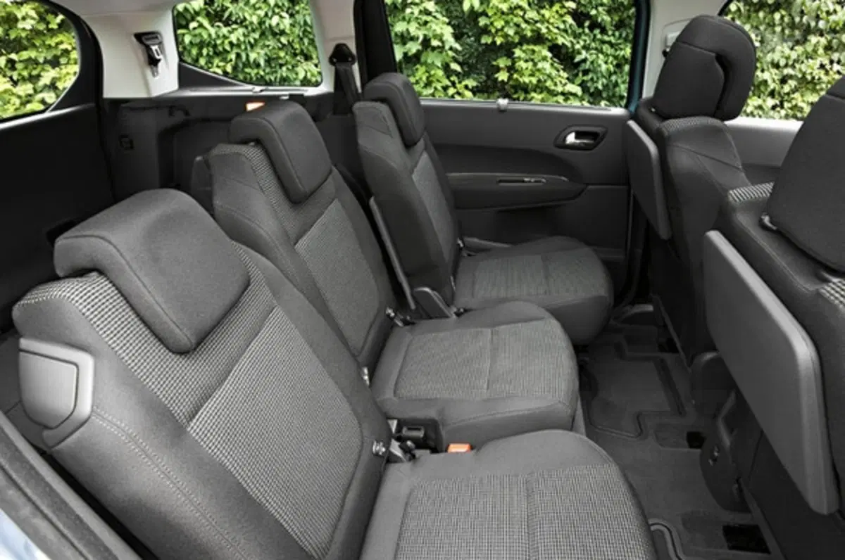 Peugeot 5008 2.0 HDi FAP 163 CV automatica (16)