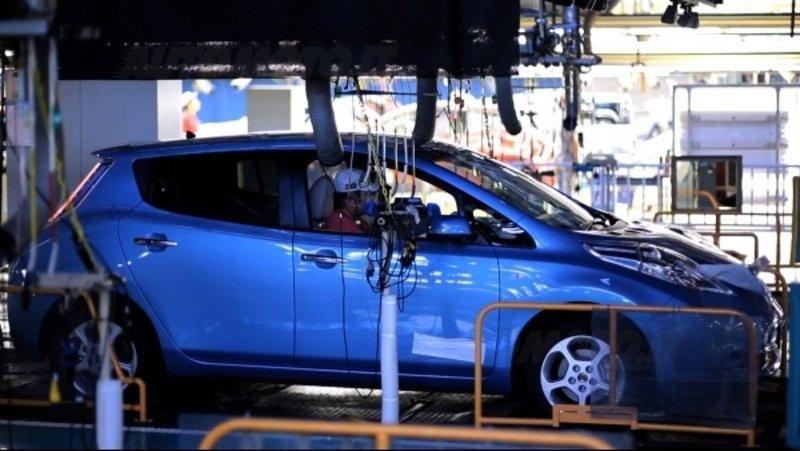 Nissan Leaf: iniziata la produzione ad Oppama
