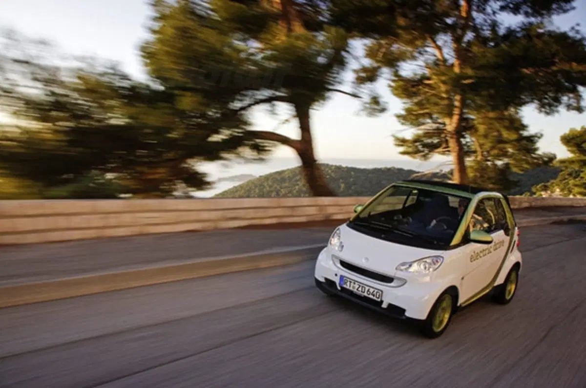 Smart ad EICMA 2010 (4)