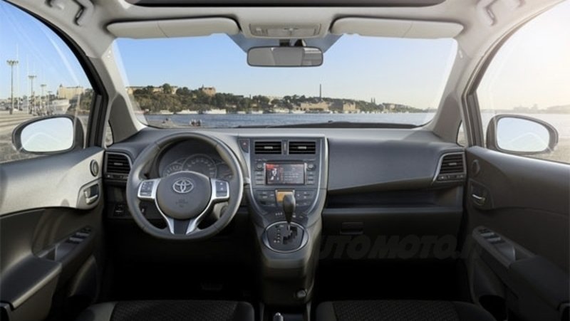 Toyota Verso-S - preview