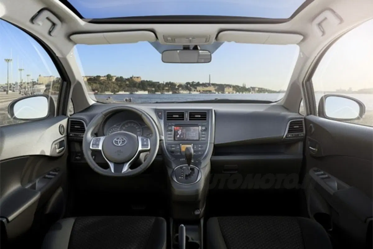 Toyota Verso-S - preview