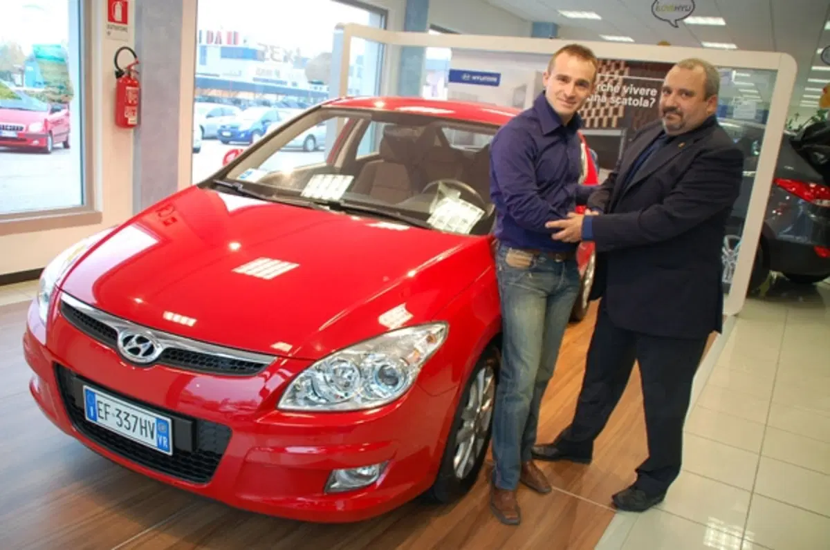 Consegnata a Verona la i30 del concorso Porte Aperte 2010 (2)