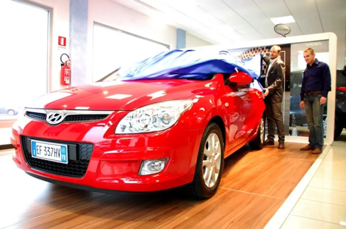 Consegnata a Verona la i30 del concorso Porte Aperte 2010 (3)