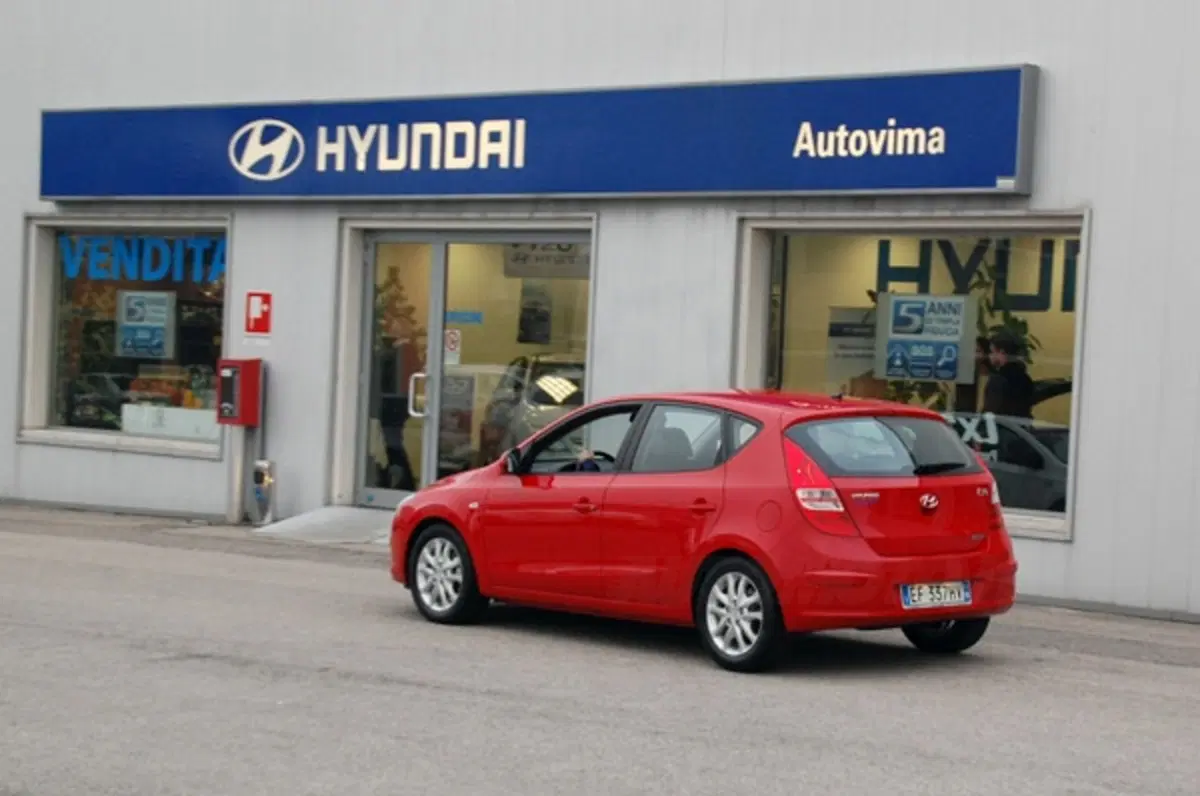 Consegnata a Verona la i30 del concorso Porte Aperte 2010 (4)
