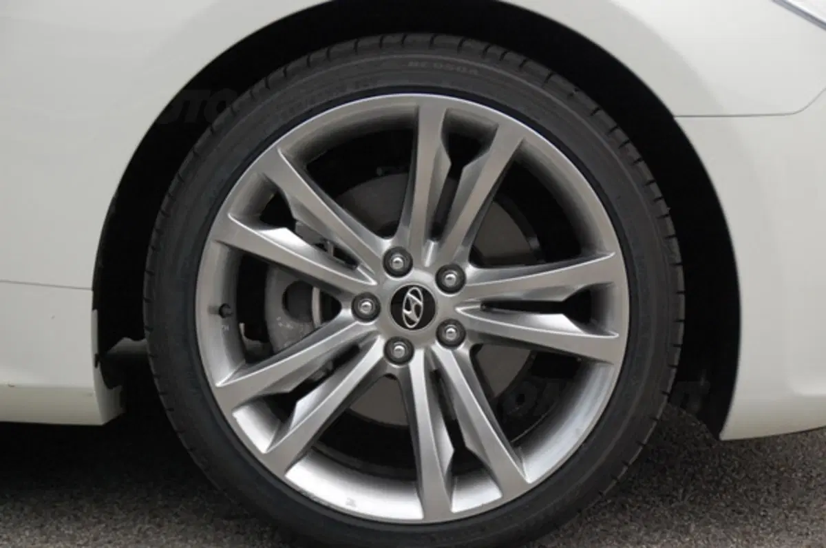 Hyundai Genesis Coupè: primo avvistamento (23)