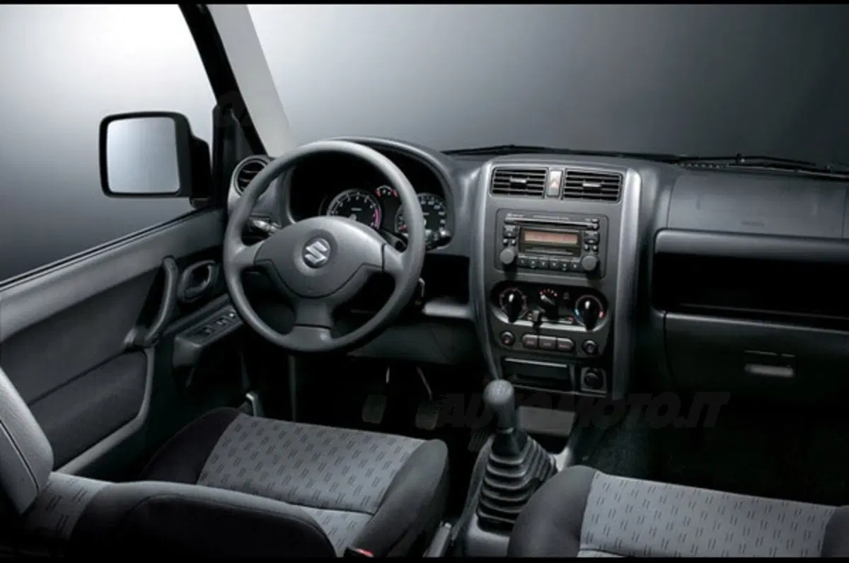 Suzuki Jimny 2011 (10)