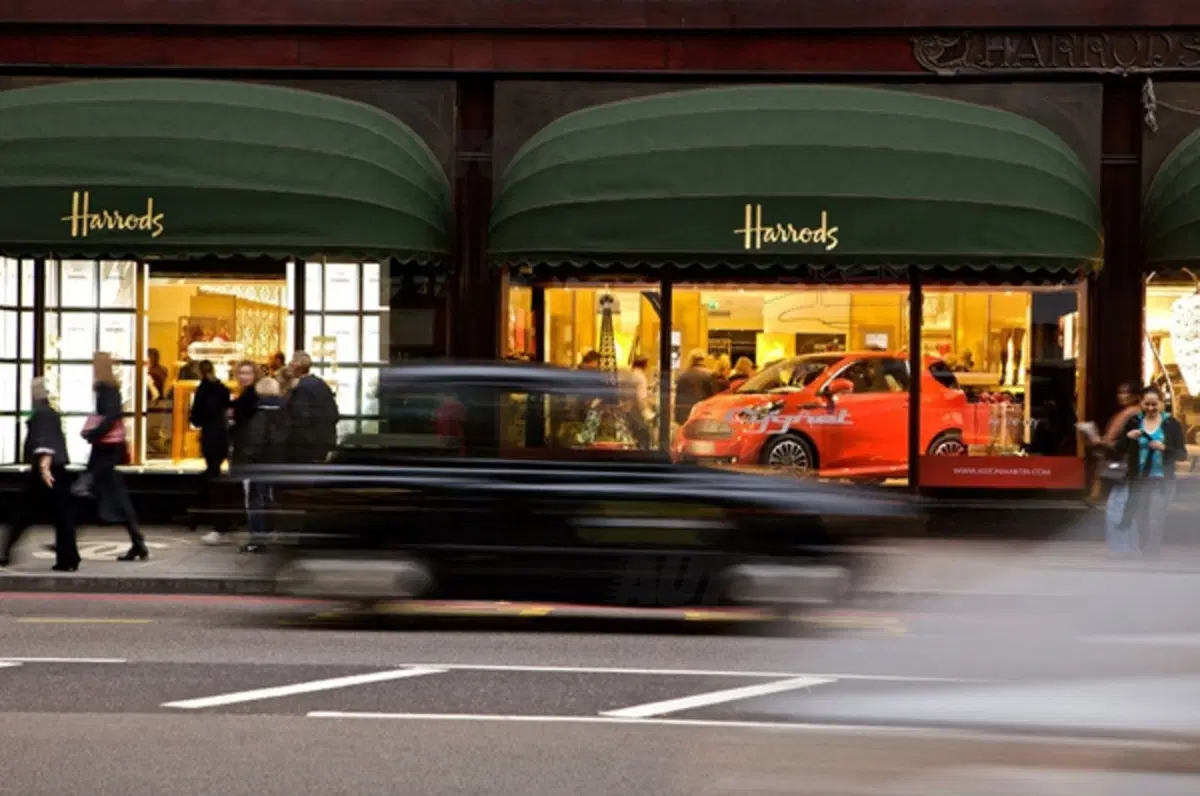 Aston Martin Cygnet: in vetrina da Harrods (3)