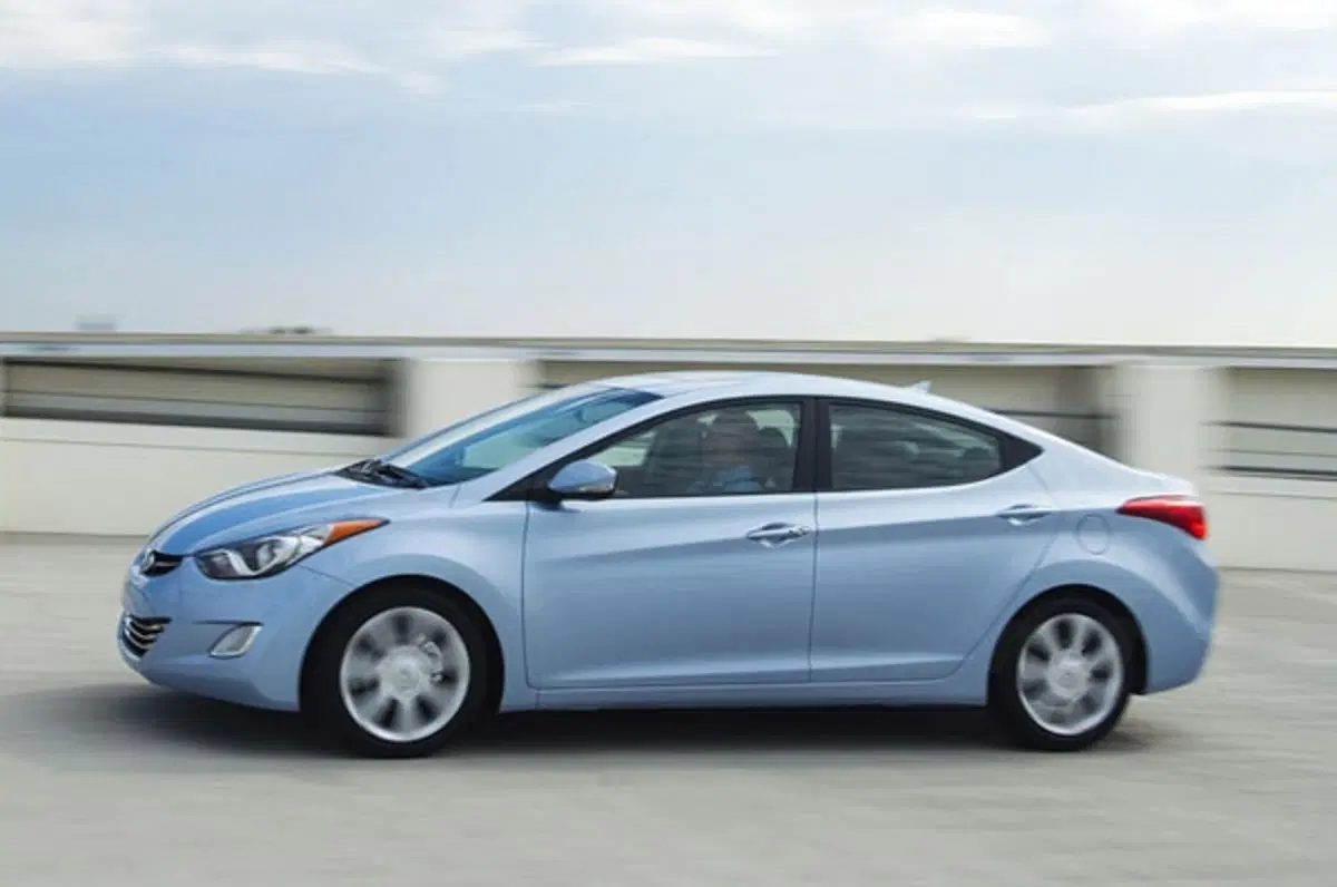 Hyundai Elantra: debutta negli USA (2)