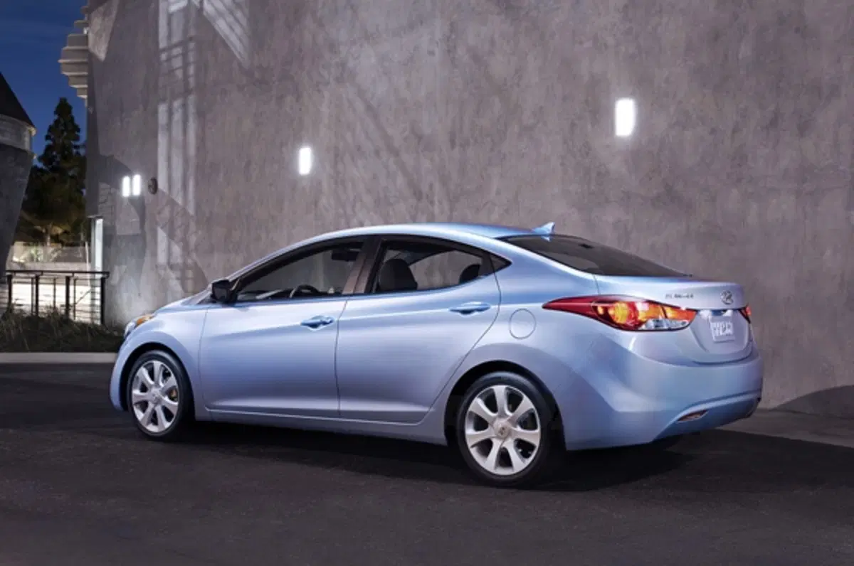 Hyundai Elantra: debutta negli USA (5)
