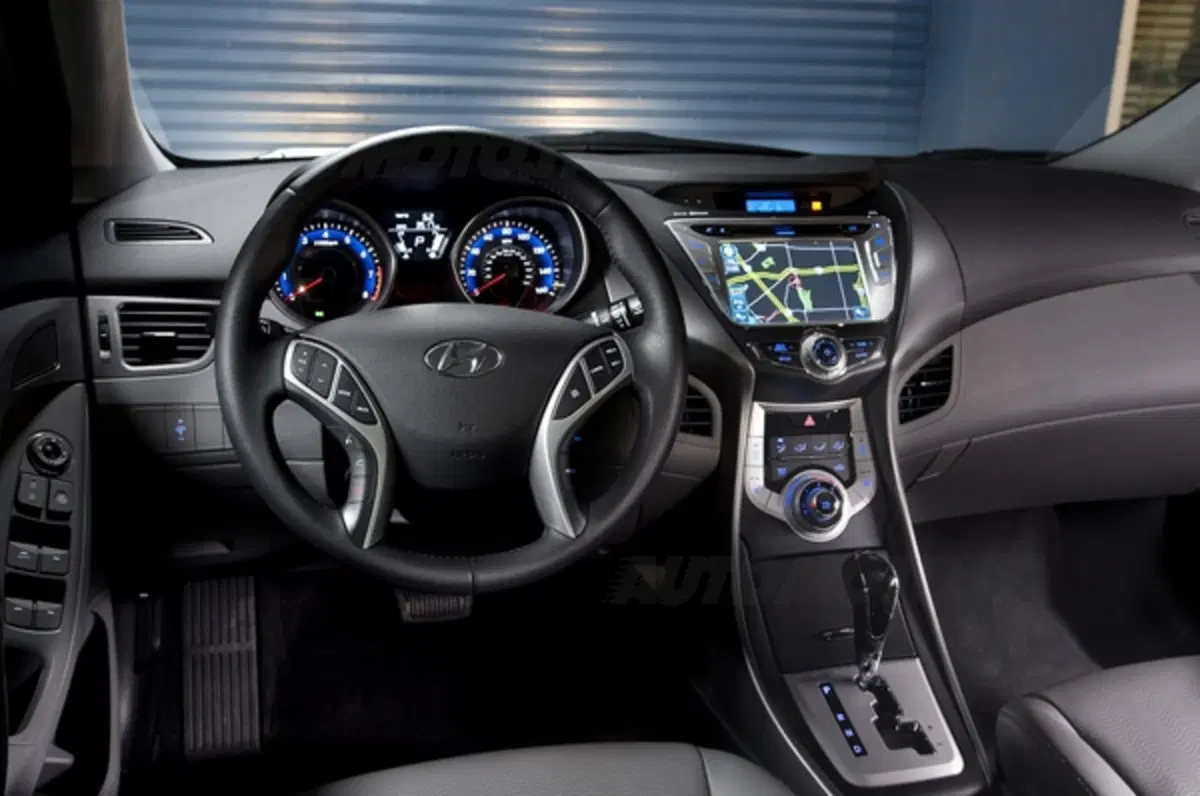Hyundai Elantra: debutta negli USA (10)