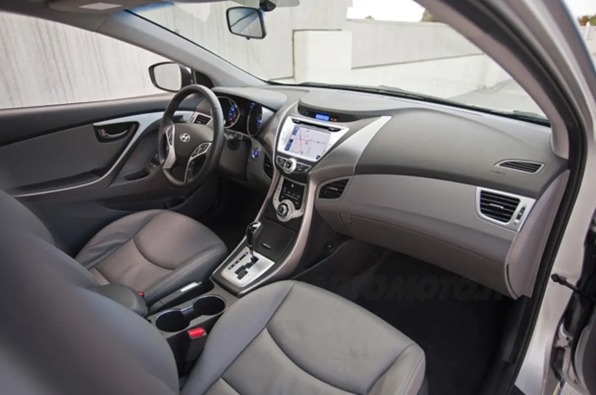 Hyundai Elantra: debutta negli USA (11)