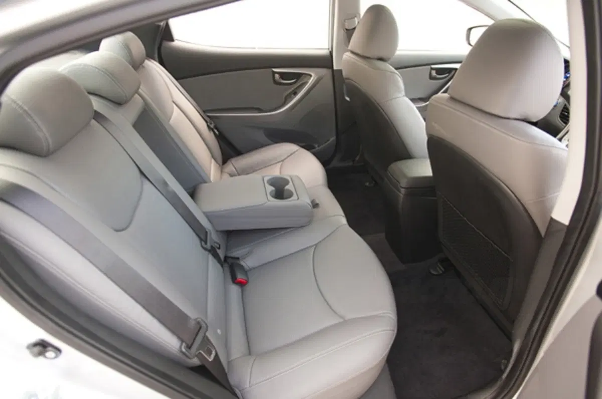 Hyundai Elantra: debutta negli USA (12)