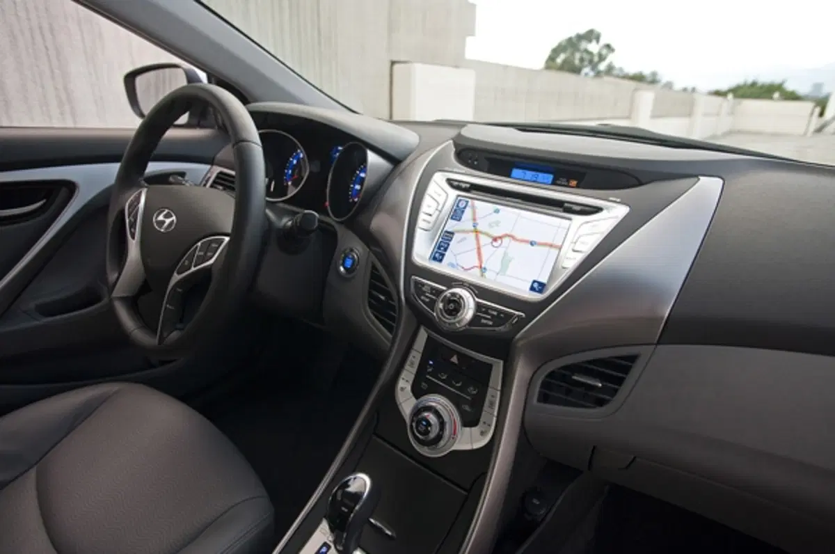 Hyundai Elantra: debutta negli USA (13)