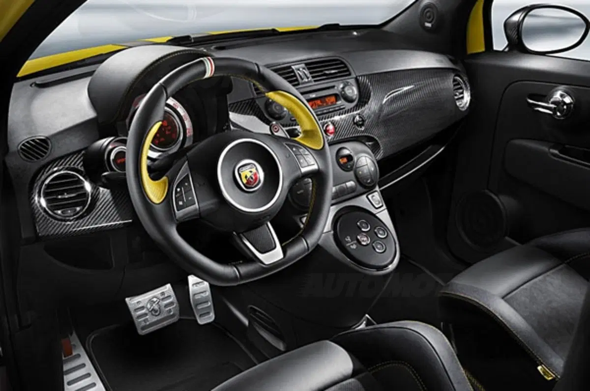 Abarth 695 Tributo Ferrari: eccola in Giallo Modena (3)