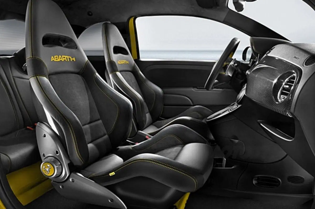 Abarth 695 Tributo Ferrari: eccola in Giallo Modena (4)