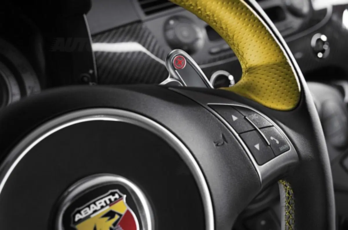 Abarth 695 Tributo Ferrari: eccola in Giallo Modena (5)