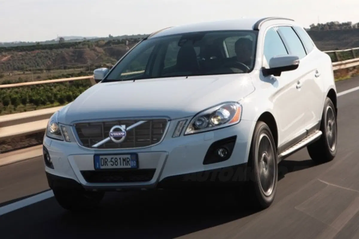 Volvo XC60: disponibile il Pedestrian Detection (2)