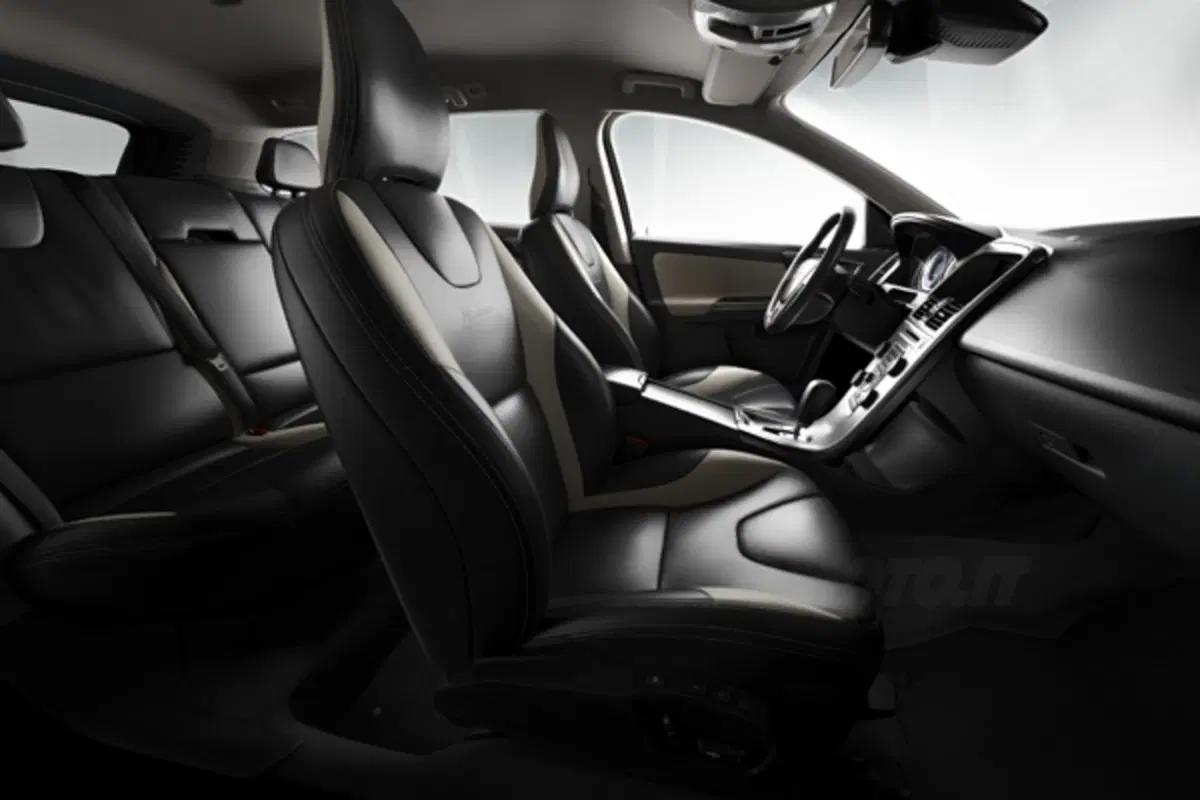 Volvo XC60: disponibile il Pedestrian Detection (5)