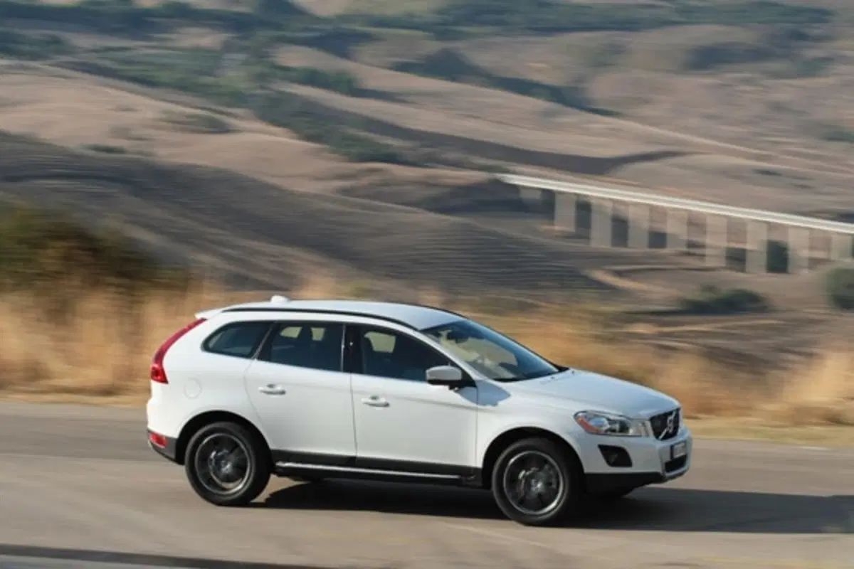 Volvo XC60: disponibile il Pedestrian Detection (8)