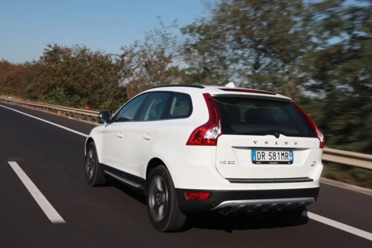 Volvo XC60: disponibile il Pedestrian Detection (9)