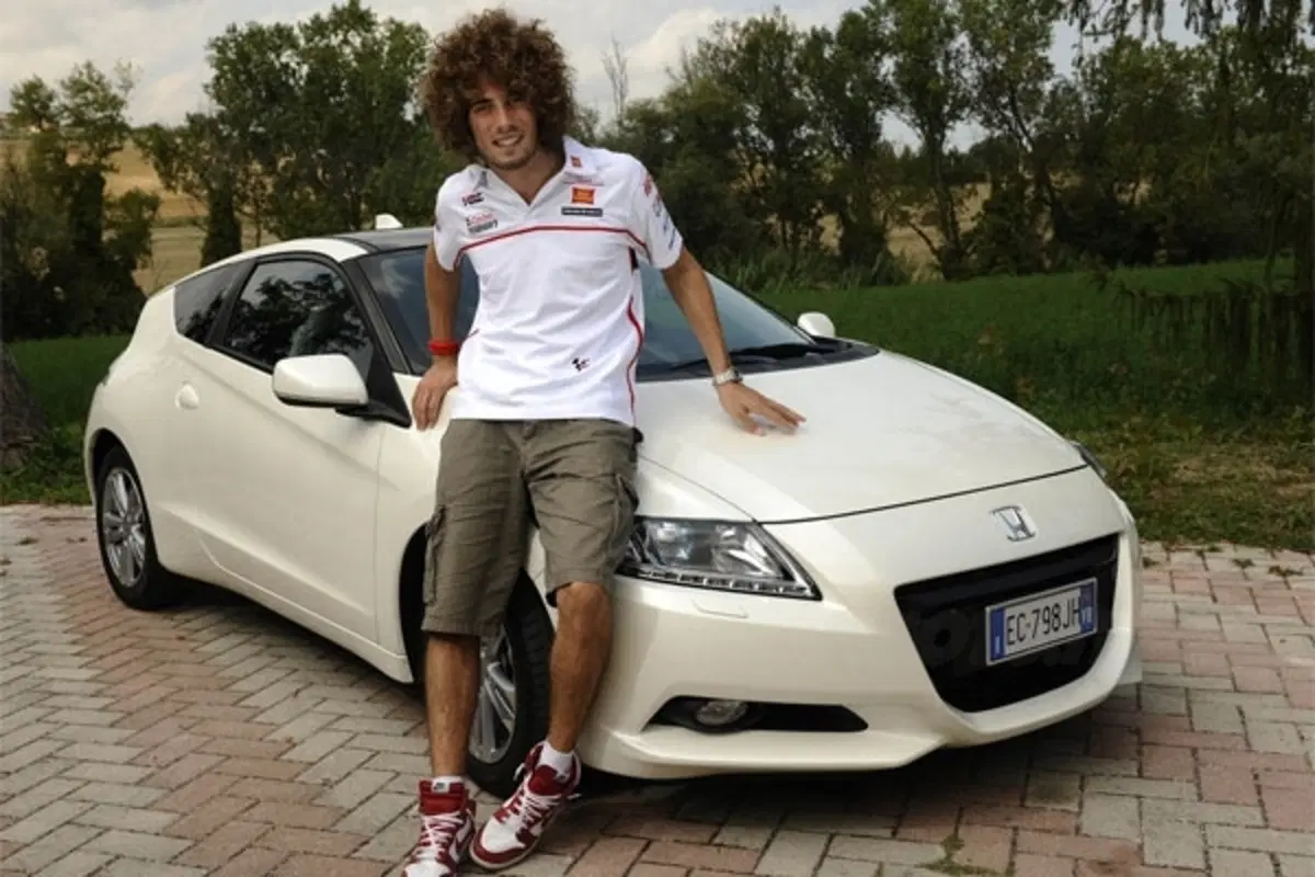 Marco Simoncelli su Honda CR-Z (2)