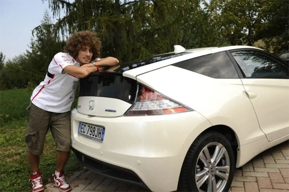 Marco Simoncelli su Honda CR-Z (3)