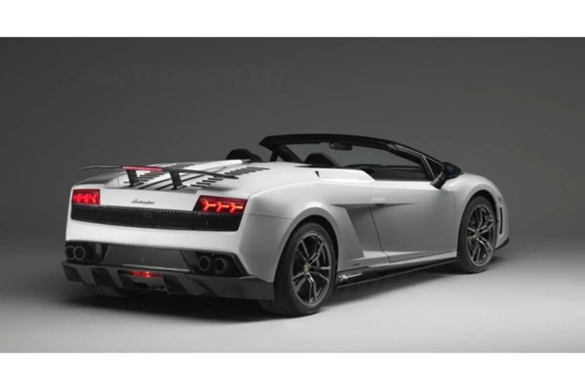 Lamborghini LP570-4 Spyder Performante (3)